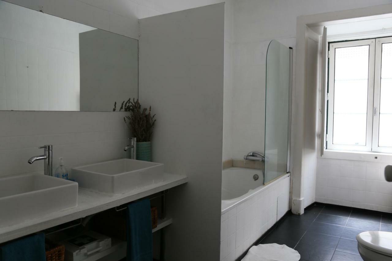Stunning Apartment Near Chiado Lissabon Exterior foto